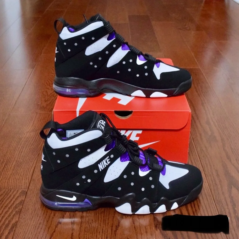 Nike Black and Purple Sneakers with Air Cushioning - Picture 2 of 3